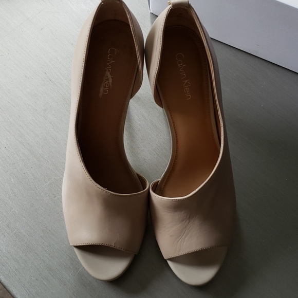 Nude Calvin Klein doorway pumps - Picture 1 of 9